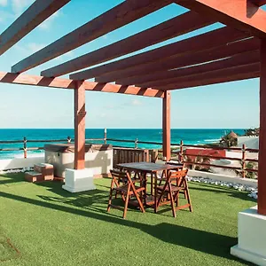 With Ocean View, Pool, Restaurant And Rooftop Holiday home